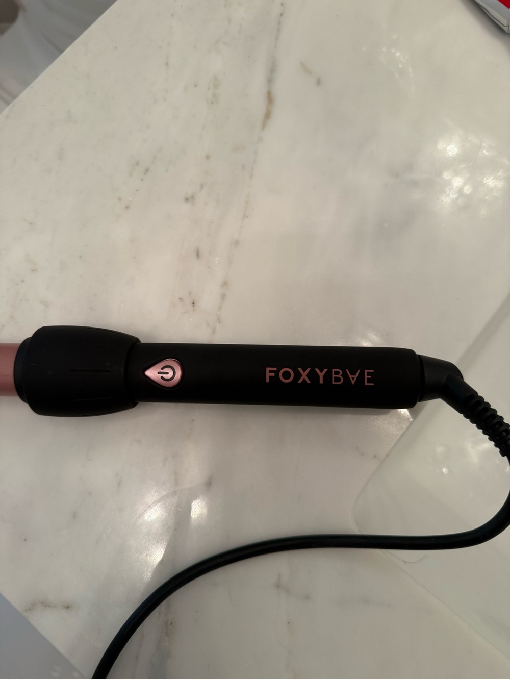 Curling Iron - Picture 2 of 5